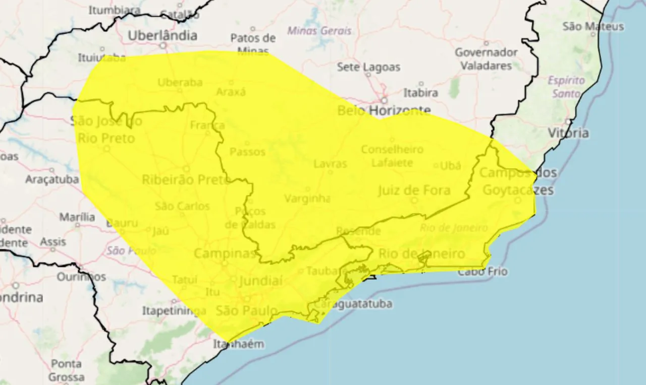 A imagem mostra as áreas em alerta amarelo para chuva intensa em MG, SP, RJ e ES